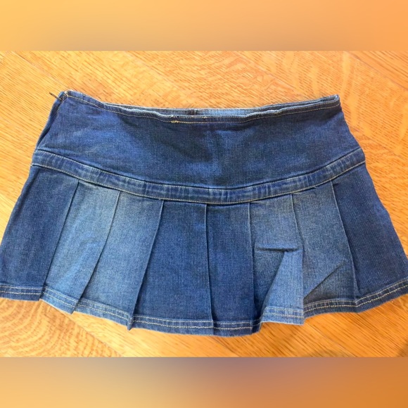 NWT BDG Shaina Belted Pleated Denim Micro Mini Skort - Tinted Dark Denim - S - Picture 7 of 8